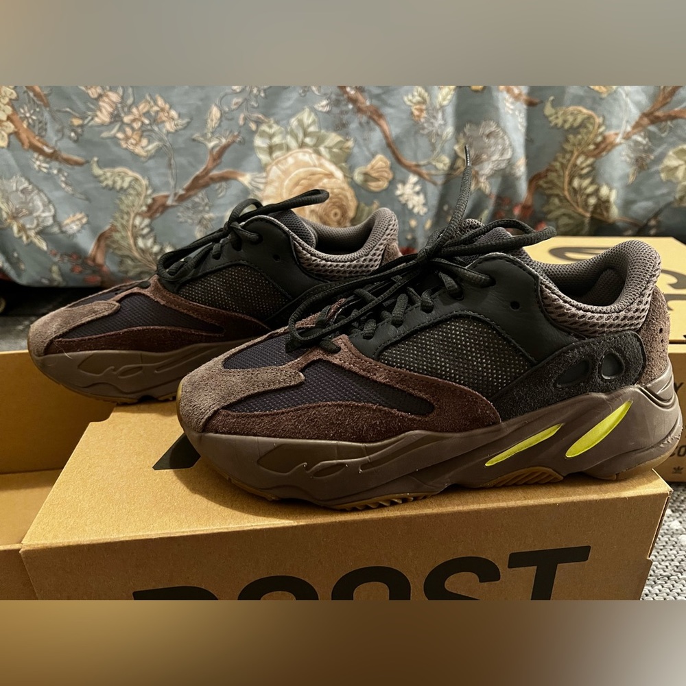 Yeezy Boost 700 Mauve adidas - Authentic like new with Box